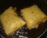Foto langkah ke 4 dari resep Martabak Telur Kari Indomie.