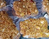 तिल मूंगफली चिक्की (Til mungfali chikki recipe in Hindi) रेसिपी चरण 4 फोटो