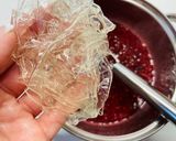 Tej-és fehércsokoládé mousse torta málnazselével recept fázis 4 fotója