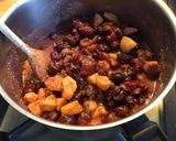 Une image de l'étape 4 de Crumble aux cerises noisettes pomme et miel.