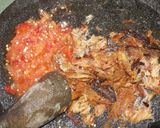 Foto langkah ke 6 dari resep Ikan Asin Tumbuk Sambal Tomat 👍🏻😊.