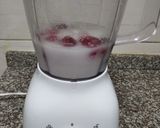 Foto del paso 1 de la receta: Coconut milkshake de uva y frutilla 🍇🍓 :)