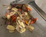 Foto langkah ke 2 dari resep Tumis pare teri pedas.