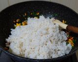 Foto langkah ke 3 dari resep Nasi Goreng Tanpa Sosis (Bumbu Iris).