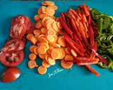 Foto del paso 1 de la receta: Salteado de verduras con patatas, huevos y chorizo