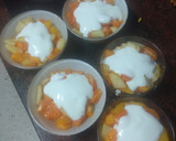 Foto del paso 2 de la receta: Macedonia de frutas sobre bizcocho y salsa de yogur en 5 minutos
