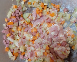 Foto langkah ke 6 dari resep Pastel Tutup Klasik Panggang.