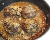 A picture of step 3 of Salisbury Steak.