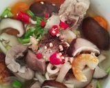 Hình bước làm 4 của món Mì nấm sườn non