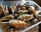 A picture of step 2 of Aninikad / Seasnail Garlic Butter Stirfry.