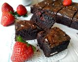 Foto langkah ke 7 dari resep Strawberry Brownies.