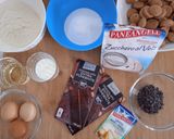 Foto del passaggio 1 della ricetta Torta amaretti e cioccolato