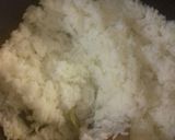 Foto del paso 4 de la receta: Arroz jasmine saborizado con hoja de lima y rødfisk encebollado