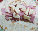 Foto del paso 2 de la receta: Fajitas de jamón, queso y lechuga