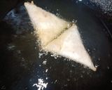 A picture of step 2 of Samosa Chaat.