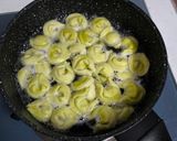 Gambar langkah 1 resipi Chicken Chilli Pesto Tortellini.