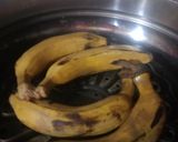 Foto langkah ke 1 dari resep Choco Banana Bomb.