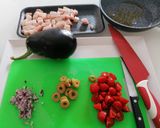 Foto del passaggio 1 della ricetta Pasta al pesce spada e melanzane