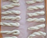Foto langkah ke 2 dari resep UNTIR GULA (KUE ANGKA 8 KUE KEPANG KUE PLINTIR KUE TAMBANG).