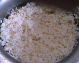 A picture of step 1 of Chicken pulao.