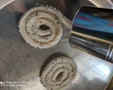 इन्स्टंट खुसखुशीत बटर चकली (butter chakali recipe in marathi) रेसिपी स्टेप 4 फोटो 