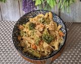 Csirkés, zöldséges tészta tejszínnel, sajttal 🥦🧄🥕🧀🍜 recept fázis 6 fotója