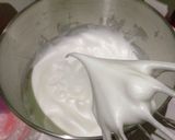 Foto langkah ke 4 dari resep Strawberry Chiffon Cake Putih Telur.
