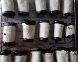 Foto langkah ke 8 dari resep 47. Choco Banana Roll Simple.
