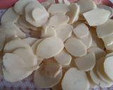 Une image de l'étape 1 de Tarte aux pommes de terre et camembert.