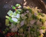 Foto del passaggio 2 della ricetta Spaghetti alla crema di aglietto fresco, asparagi e bufala