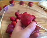Foto del paso 1 de la receta: Fresas love bañados en chocolate 🍫💕🍓