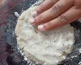 A picture of step 3 of Masala Jowari Bhakri Roti.