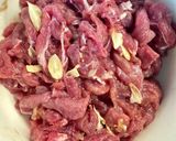 Hình bước làm 1 của món Nộm bắp bò cà pháo