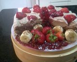 Foto del paso 7 de la receta: Torta fría de frutillas de año nuevo con crema de coco y banana