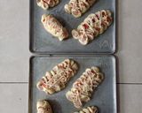 Foto langkah ke 8 dari resep Caterpillar Bread.