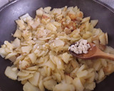 Foto del paso 3 de la receta: Empanada de patatas bravas