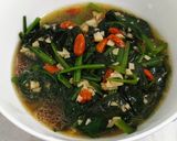 A picture of step 8 of Spinach with goji berry.