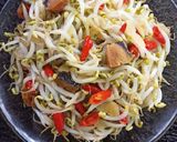 Foto langkah ke 4 dari resep "Oseng kecambah ikan asin".