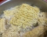 A picture of step 1 of Malaysian style Mie goreng.