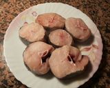 Foto del paso 1 de la receta: Cazuela de merluza con almejas y patatas rosadas