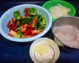 A picture of step 3 of Stir fry shrimp and paprica.