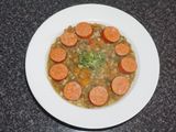Sopa de lentejas con mote de trigo y longanizas