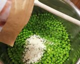 Egyszerű zöldborsó főzelék recept fázis 1 fotója