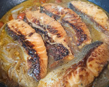Foto del paso 2 de la receta: Salmón con costra de mermelada de melocotón en salsa de soja