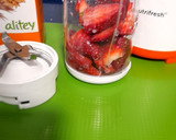 Foto del paso 2 de la receta: Batido de fresa (Desayuno saludable)