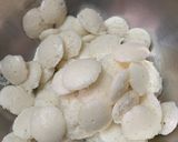 A picture of step 4 of Fried idli in Palak gravy.