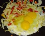 Foto langkah ke 3 dari resep Tumis Timun Telur dengan Bawang Bombay.
