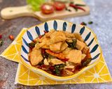 Foto langkah ke 5 dari resep Salmon Tumis Cabai.