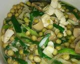 Foto langkah ke 8 dari resep Kacang maling aka kacang polong tumis daun bawang.