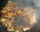 Foto del paso 2 de la receta: Arroz caldoso con calamares y cigalas